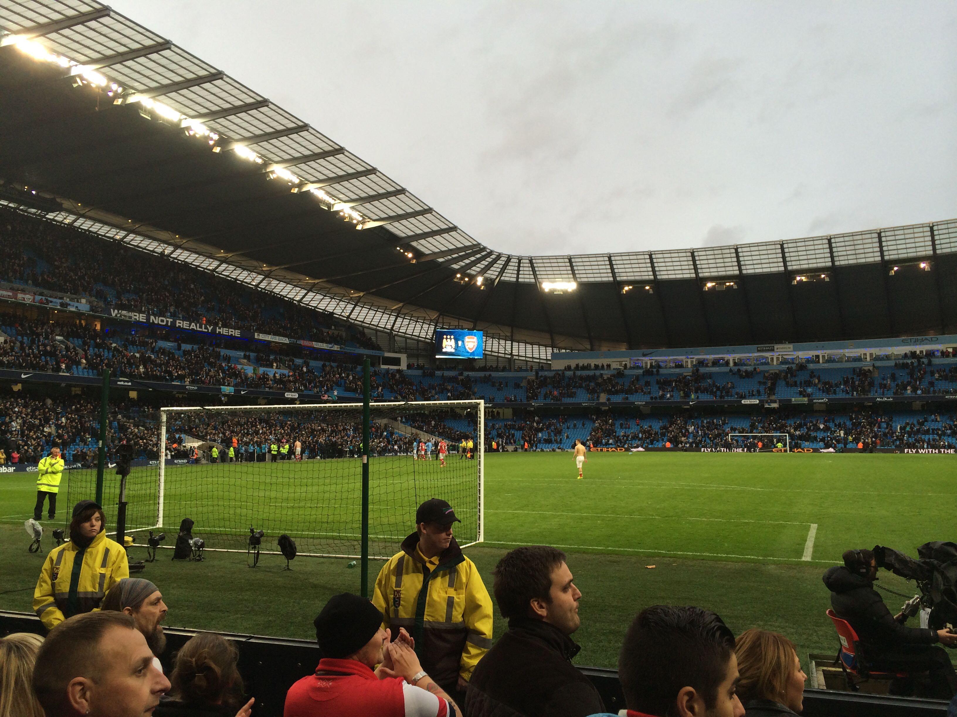 数球迷痴迷 数球迷痴迷